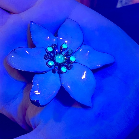 Vintage Floral Mauve Enamel Brooch Pin Gold Tone Uranium Green Faceted Crystals - Picture 7 of 7